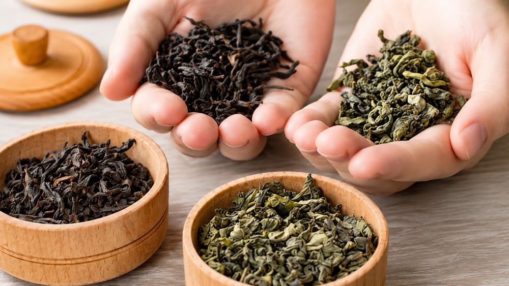 Uống trà mỗi ngày có thể mang lại nhiều lợi ích cho sức khỏe. Tìm hiểu tác động của trà xanh, trà đen và trà thảo mộc.