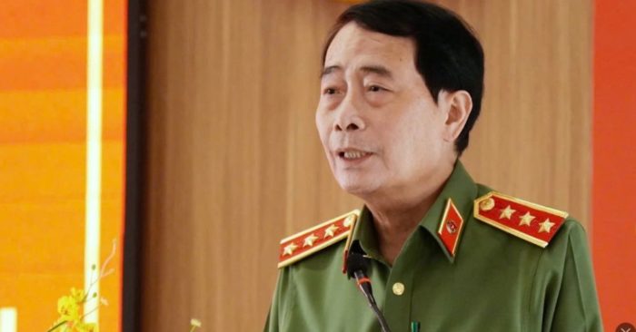 Thứ trưởng Bộ Công an khẳng định nguyên nhân thiếu sách giáo khoa sẽ được kiểm tra, làm rõ và công khai minh bạch. Click để xem chi tiết!