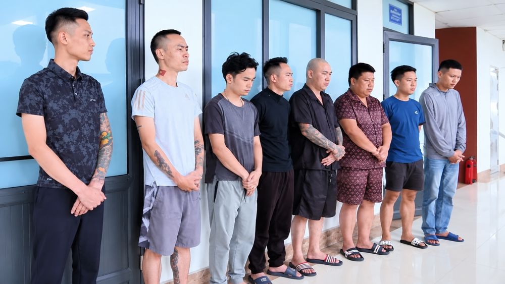 Công an Hải Phòng tạm giữ 8 đối tượng đăng gần 800 video quảng cáo cờ bạc bịp trên Facebook. Xem chi tiết vụ việc.