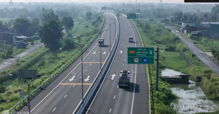 Chính thức thông xe toàn tuyến cao tốc Bến Lức - Long Thành, mở luồng giao thông Đông - Tây Nam Bộ và rút ngắn thời gian di chuyển.