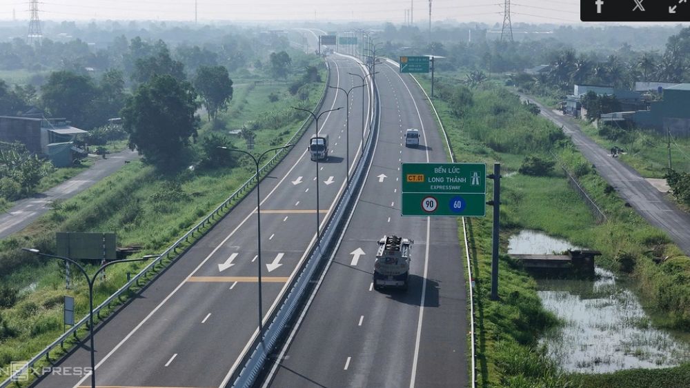 Chính thức thông xe toàn tuyến cao tốc Bến Lức - Long Thành, mở luồng giao thông Đông - Tây Nam Bộ và rút ngắn thời gian di chuyển.
