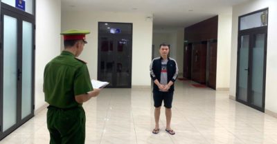 Nhận đổi 30.000 USD rồi ôm tiền bỏ trốn vào Nha Trang
