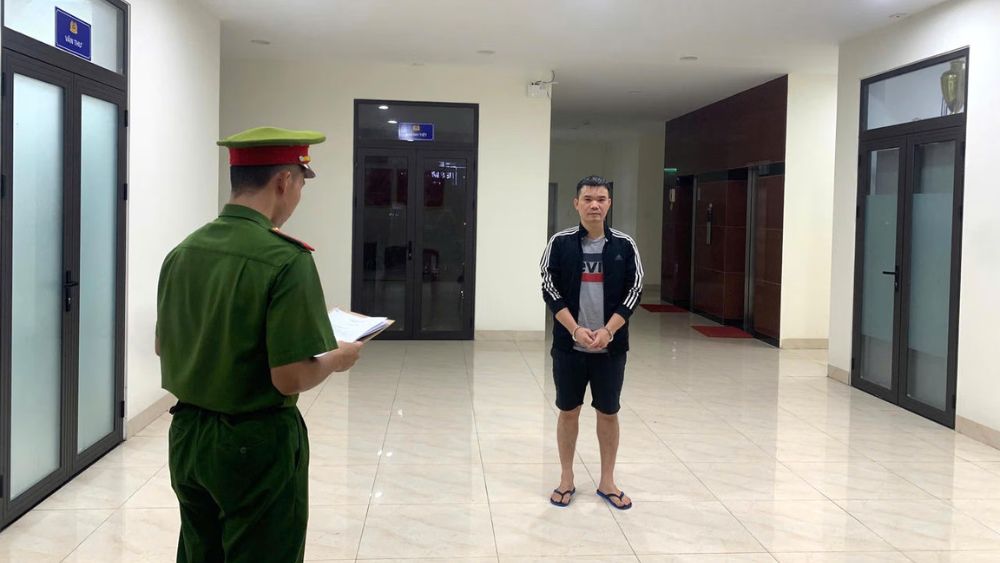 Chiếm đoạt 30.000 USD của người nước ngoài, Trần Văn Quân bị bắt tại Khánh Hòa sau khi rời Đà Nẵng lẩn trốn.