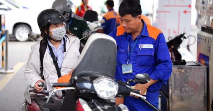 Chính phủ đồng ý kéo dài thời hạn giảm thuế xăng dầu đến hết năm, tiếp tục duy trì chính sách hỗ trợ người dân và doanh nghiệp.