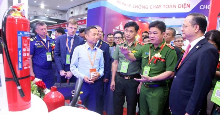 Bộ Công an cắt giảm hàng loạt thủ tục hành chính PCCC, chuyển mạnh từ tiền kiểm sang hậu kiểm nhằm tháo gỡ khó khăn cho doanh nghiệp.